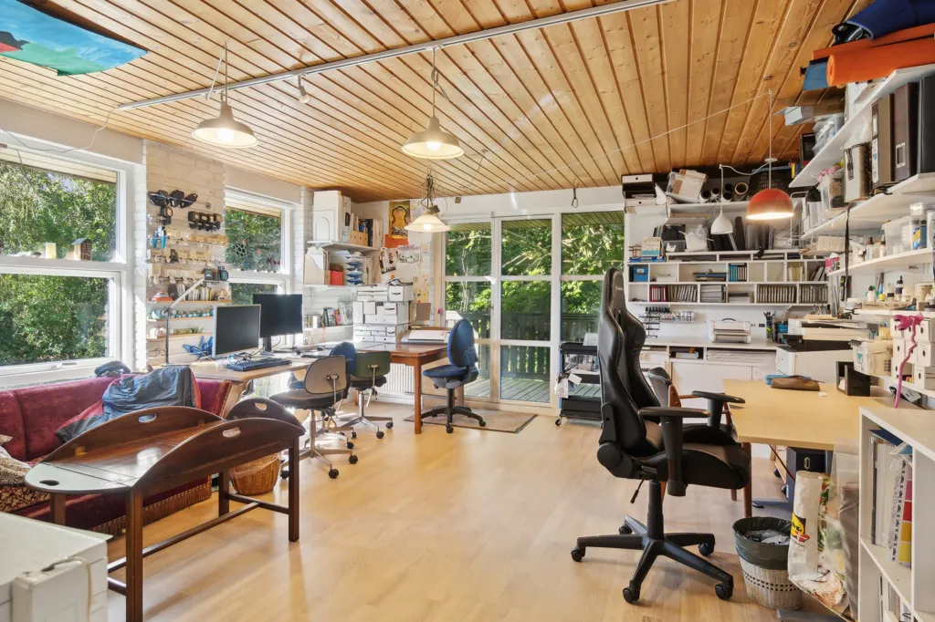 Bureau - Spacious Villa with Garden near Strand in Struer