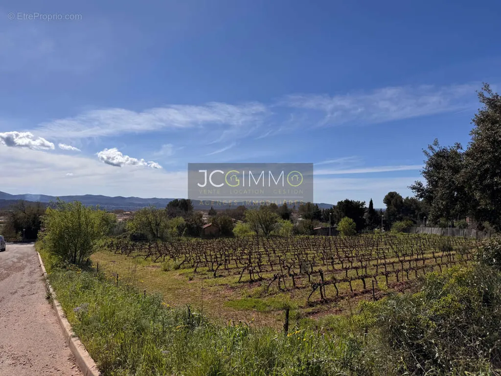 Giardino - Viabilised Plot with Pool Potential in Puget-Ville