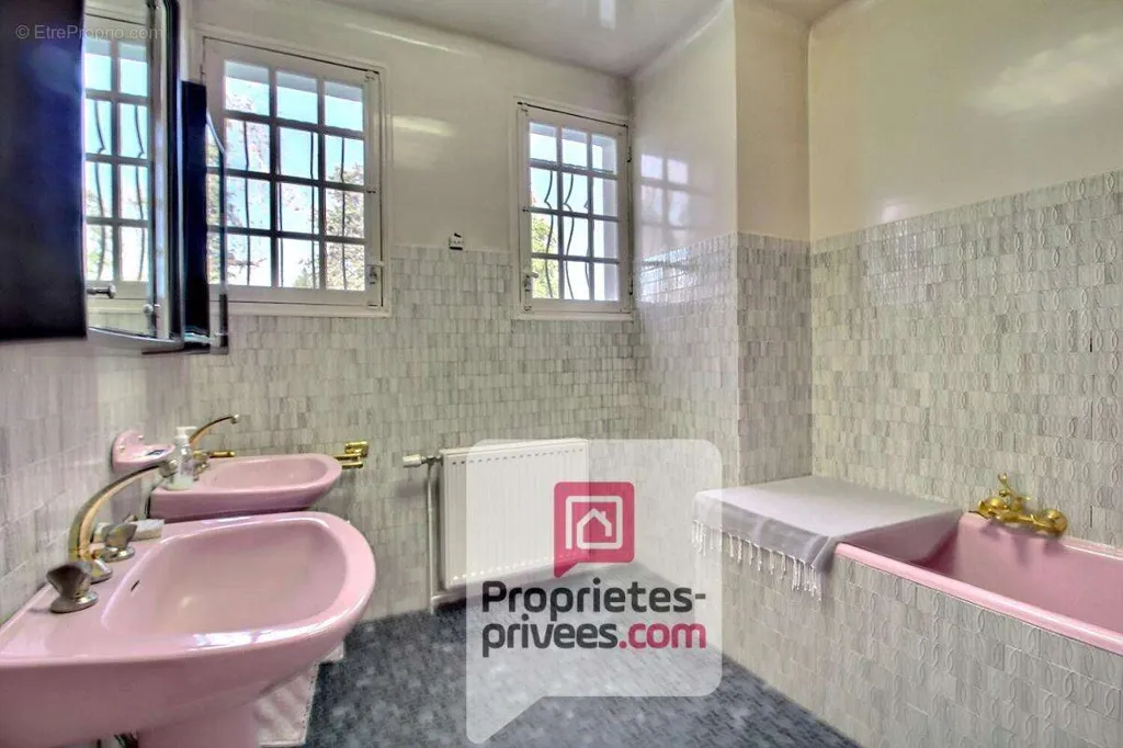 Salles de bain - Pavillon Spacieux avec Jardin à VILLEMANDEUR