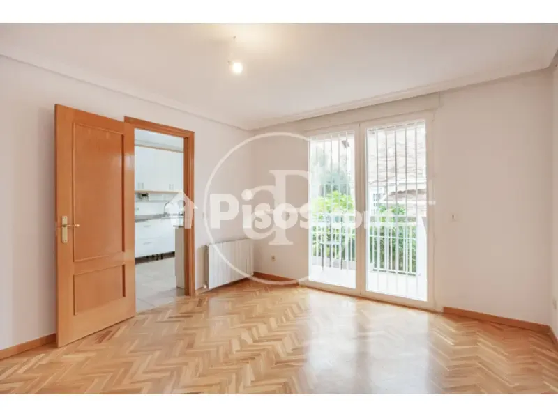Toad - Semi-detached Chalet with Terrace in Barajas