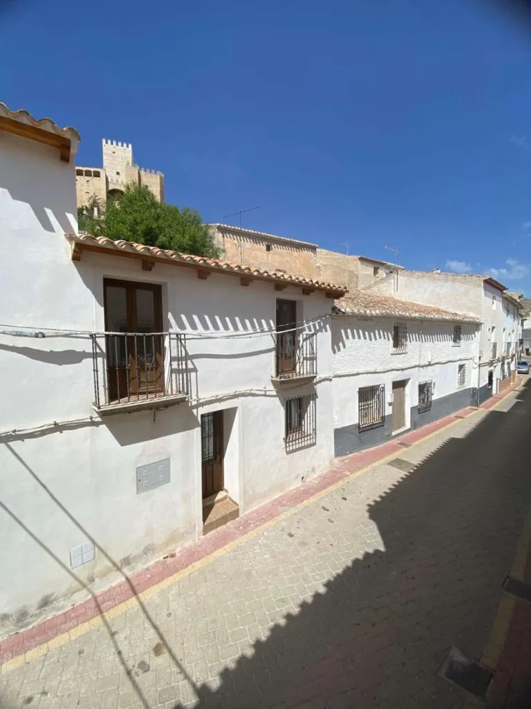 Välivaade - House for Renovation with Terrace in Vélez-Blanco