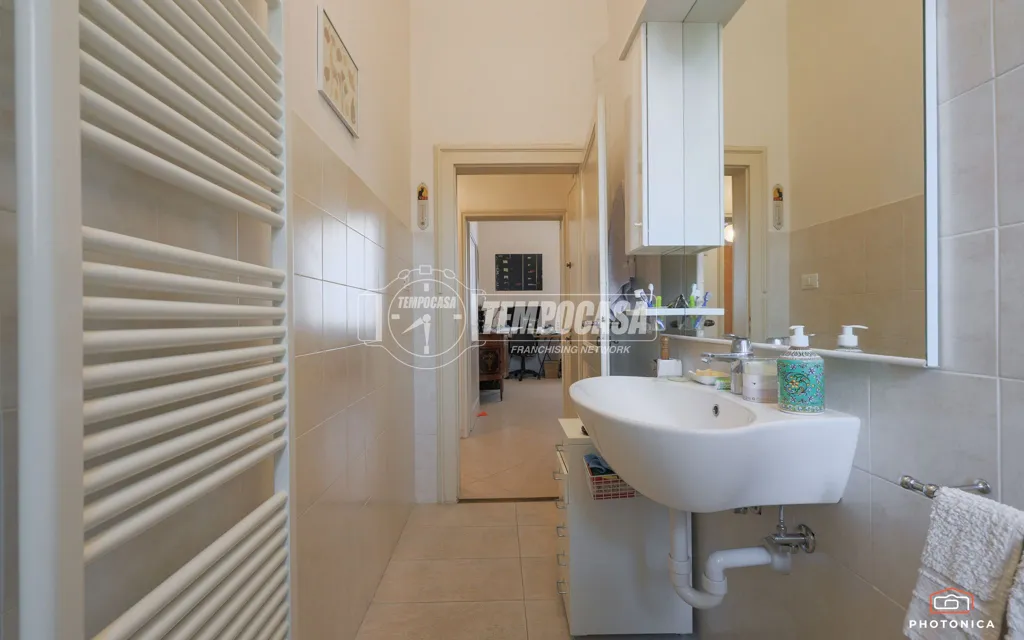 Salles de bain - Rear-Facing Apartment with Balcony in Bologna