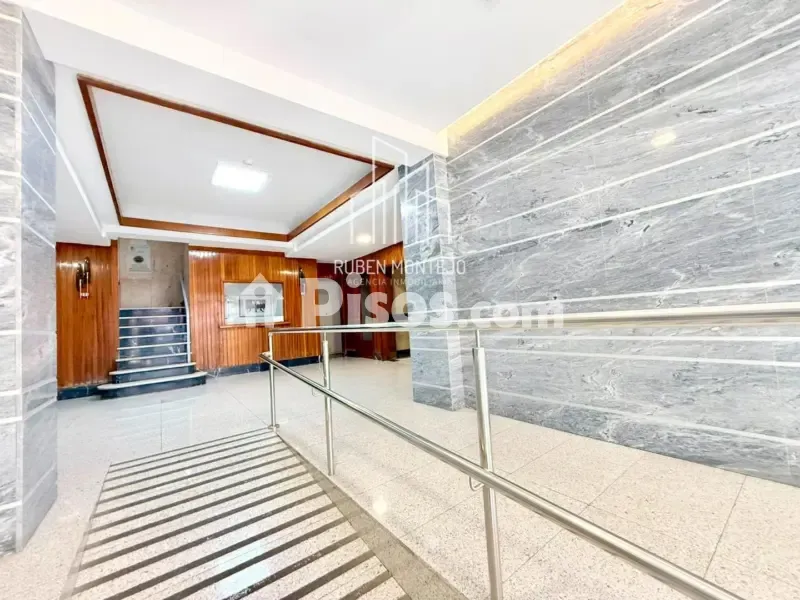 Esik - Student Flat with Balcony in Avenida de Mirat
