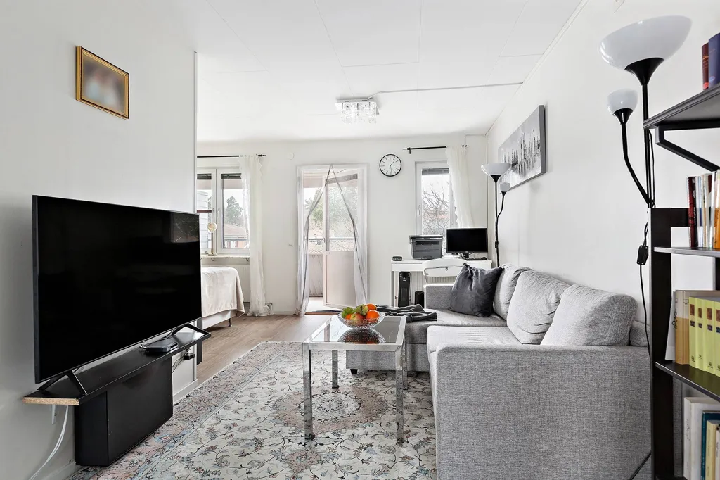 Elutuba - Renovated Apartment with West-Facing Balcony in Järfälla