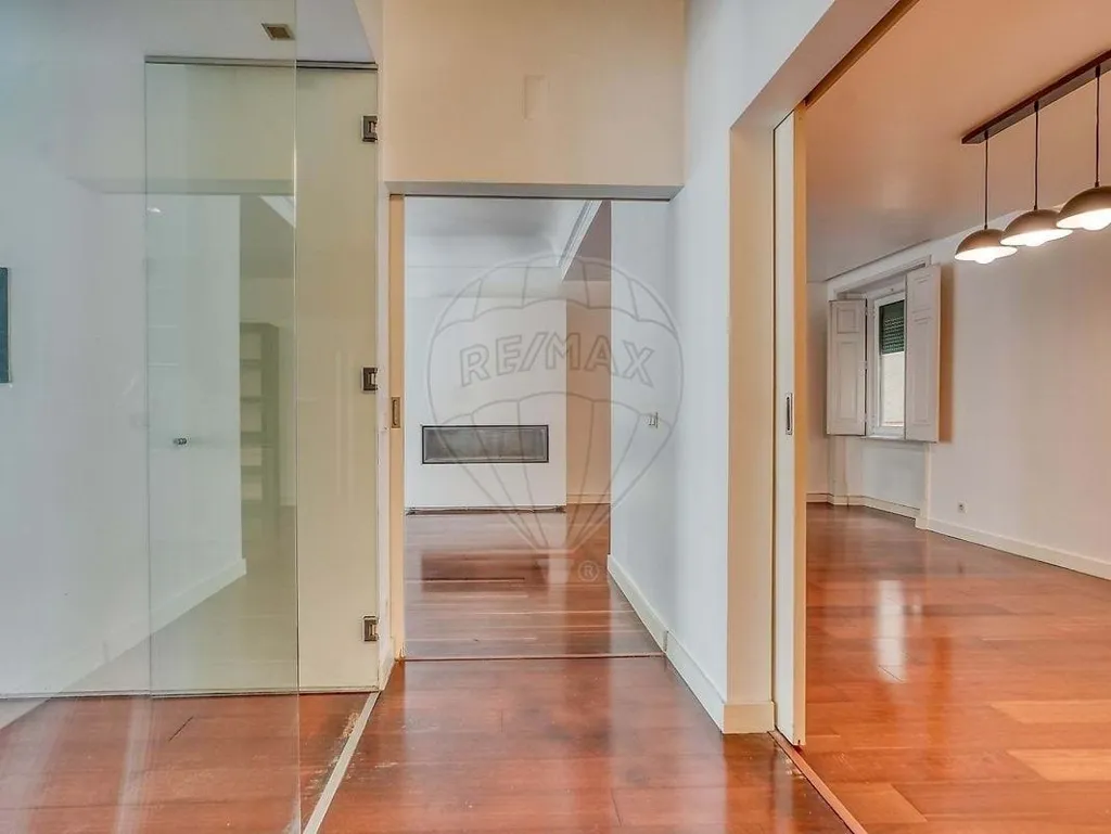 Entrée - Lisbon Condo with Terrace and Fireplace
