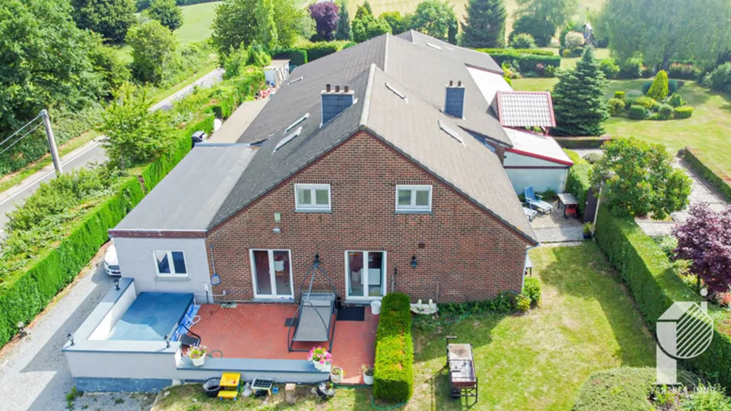 Õhuvaade - Mixed-Use Building with Residential and Commercial Space in Stembert
