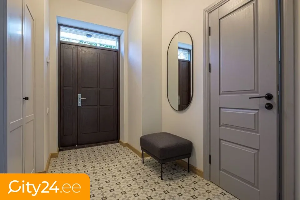 hallway_entrance
