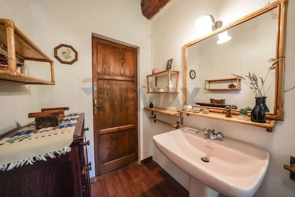 Salles de bain - Rustic House with Historic View in Brisighella