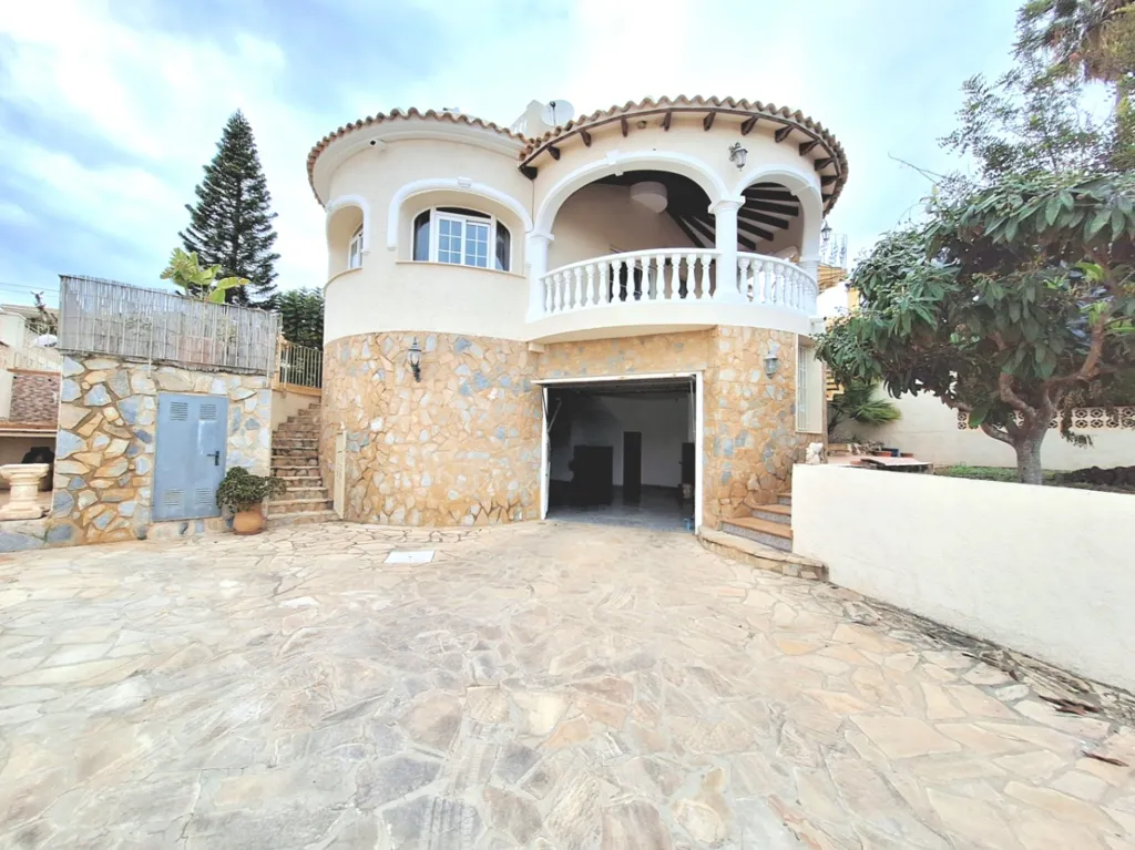 Exterior - Villa with Pool in Calpe Centre