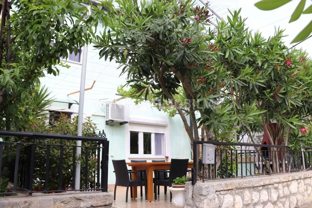 Terrace - Renovated Duplex with Sea View in Rab