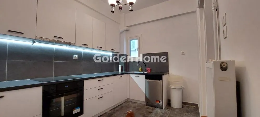 Köök - Bright Apartment with Balconies in Pagkrati