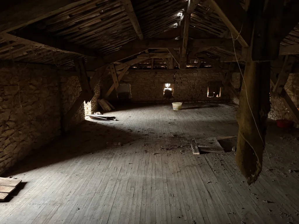 Pièces - Maison en Pierre avec Grand Terrain à Gavaudun