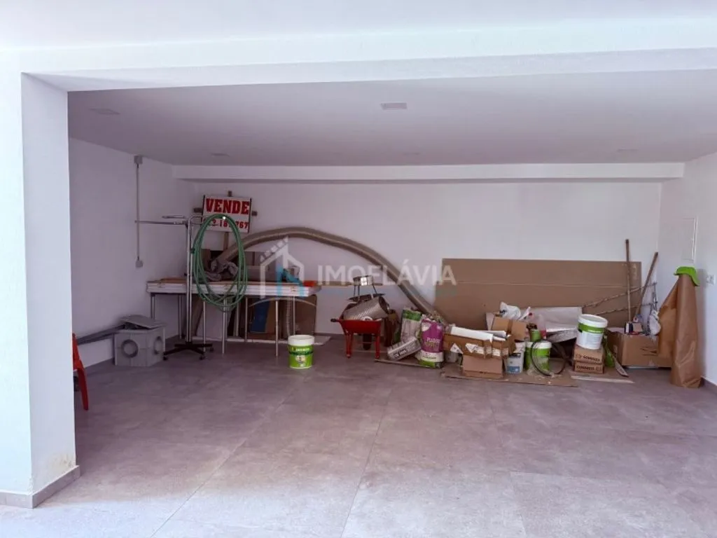 Garaaž - Luxury Detached House with Garage in Chaves