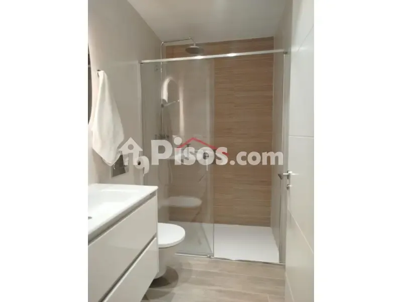 Salles de bain - Modern Flat with Terrace near University