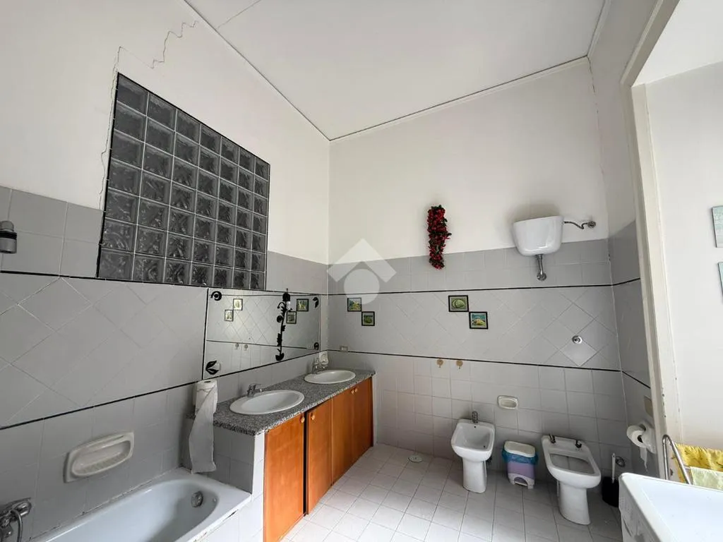Salles de bain - Multistorey Apartment with Central Location in Naples