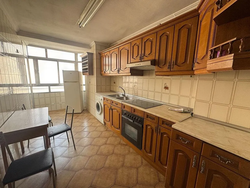 Köök - Spacious Apartment with Garage in Pajarillos