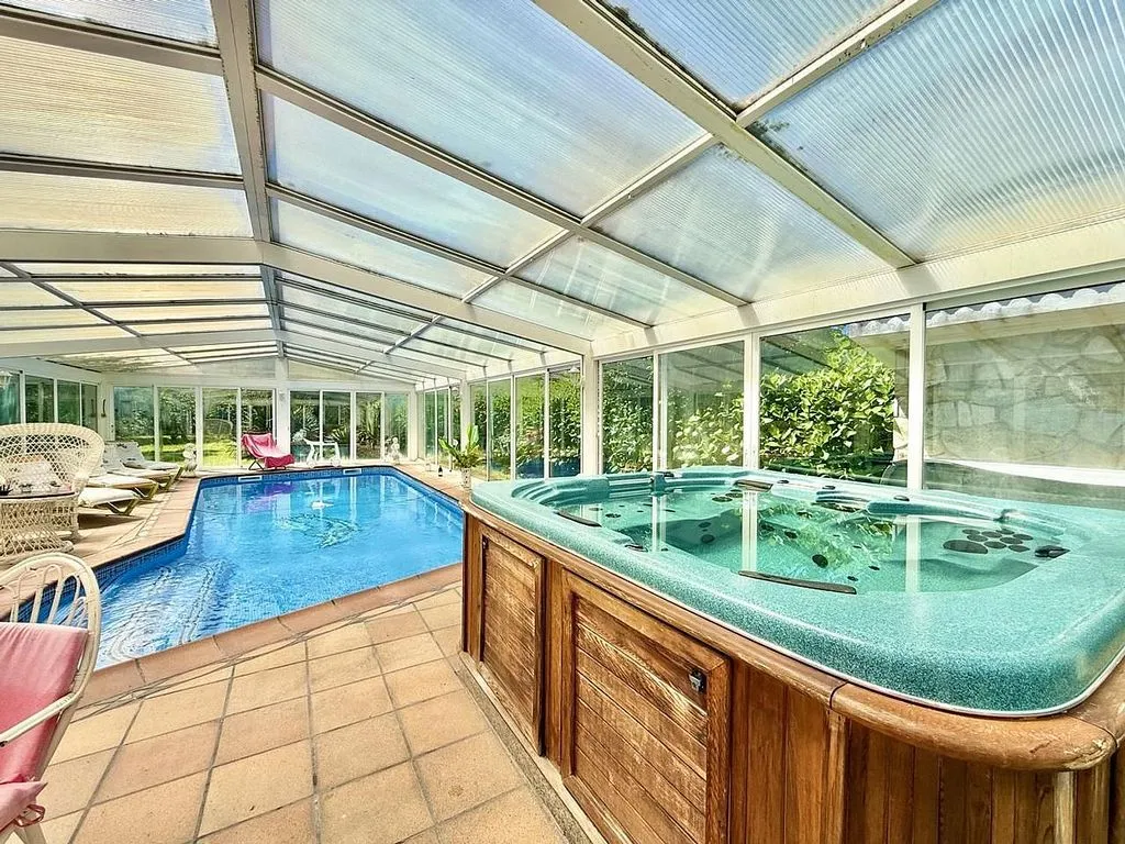 Piscine - Chalet with Pool and Terrace in Lugar Granda