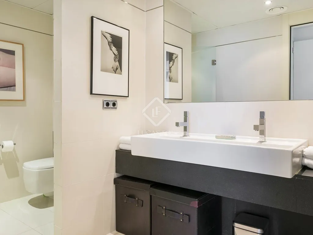 Bathrooms - Contemporary Apartment with Sea Views in Diagonal Mar