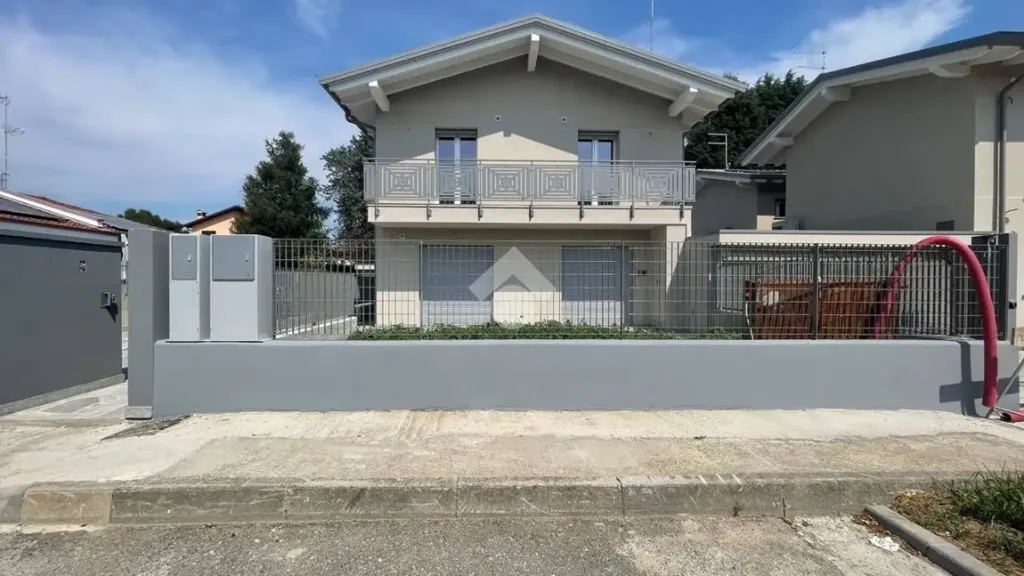 Esterno - Appartamento con terrazzo e box a Vaprio D'Adda