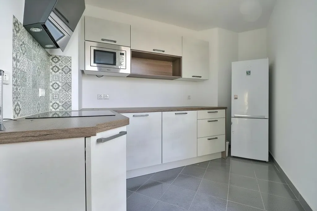 Cuisine - Appartement 4 Pièces avec Vue Tour Eiffel à Saint-Denis