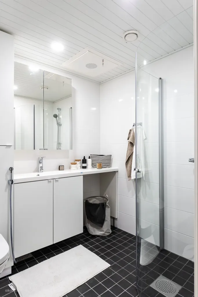 Salles de bain - Bright Studio with Metro Access in Herttuankulma, Turku