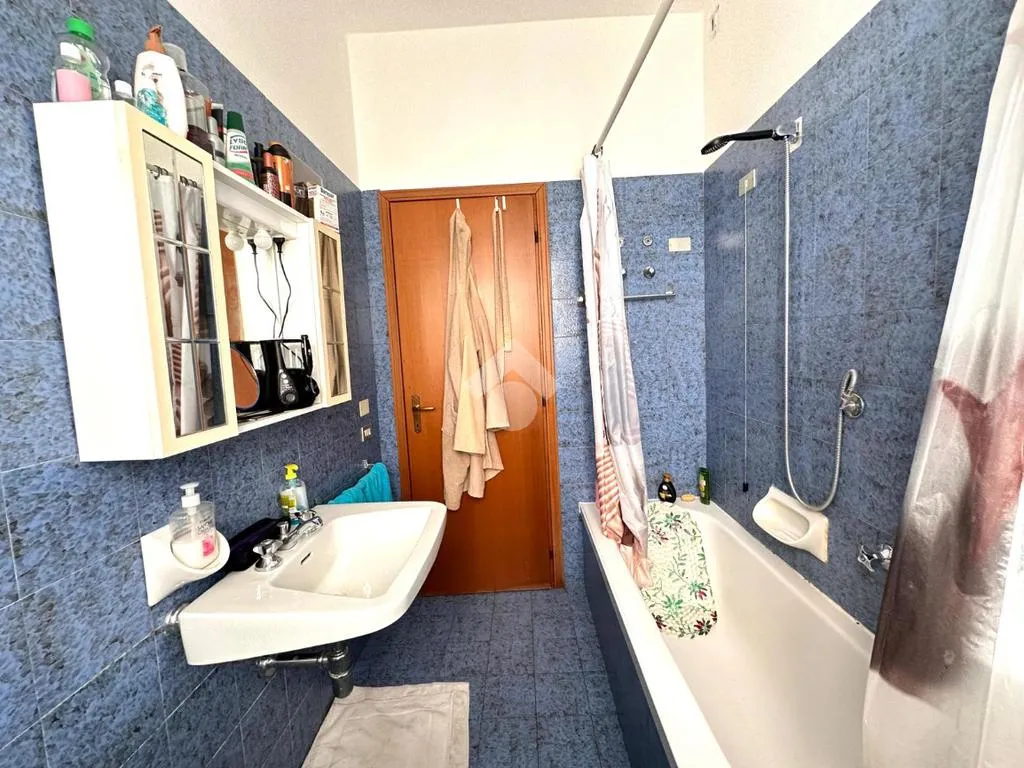 Salles de bain - First-Floor Apartment with Private Porch in Mozzo