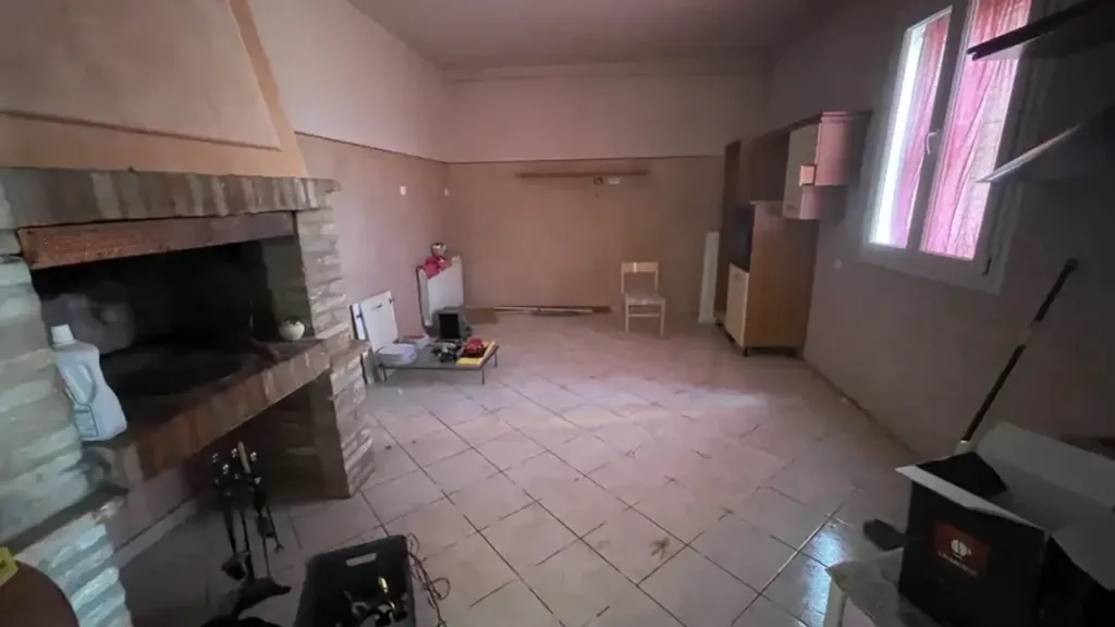Cuisine - Independent Casale with Large Lot in Imola