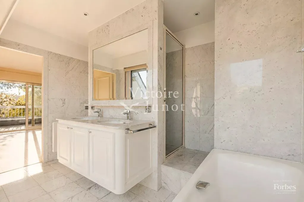 Salles de bain - Penthouse avec Terrasses dans le Quartier Statuaire