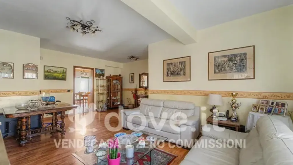 Wohnzimmer - Rearranged Apartment with Balcony in Catania