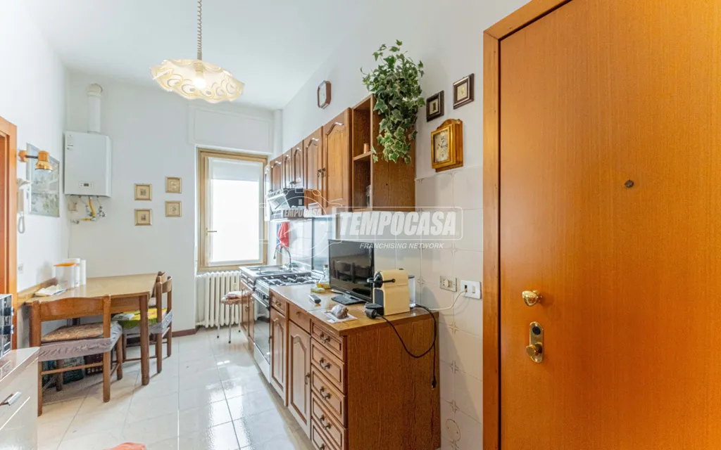 Cuisine - Bilocale with Potential in Bruzzano, Milan