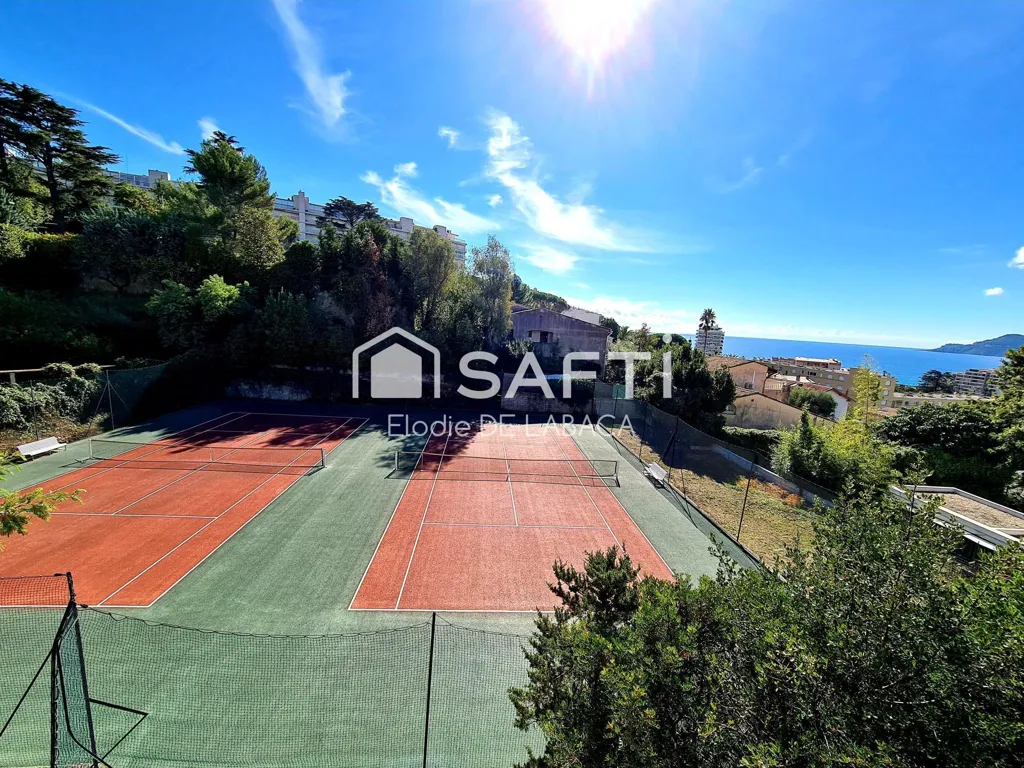 Aed - 5-Piece Apartment with Sea View in Cannes
