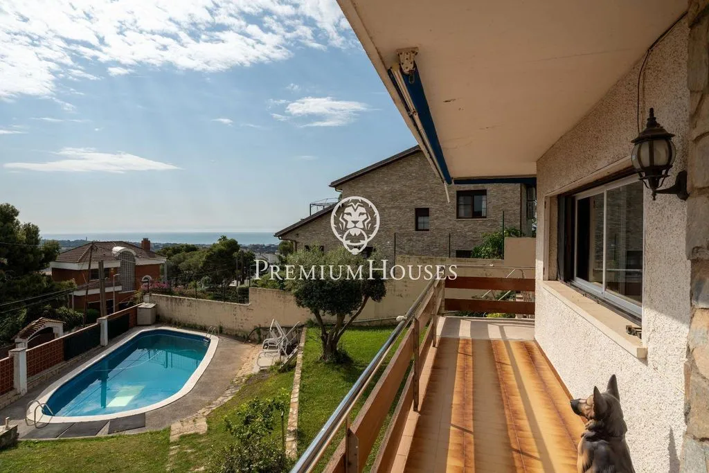 Piscina - Luxury House with Pool in Castelldefels