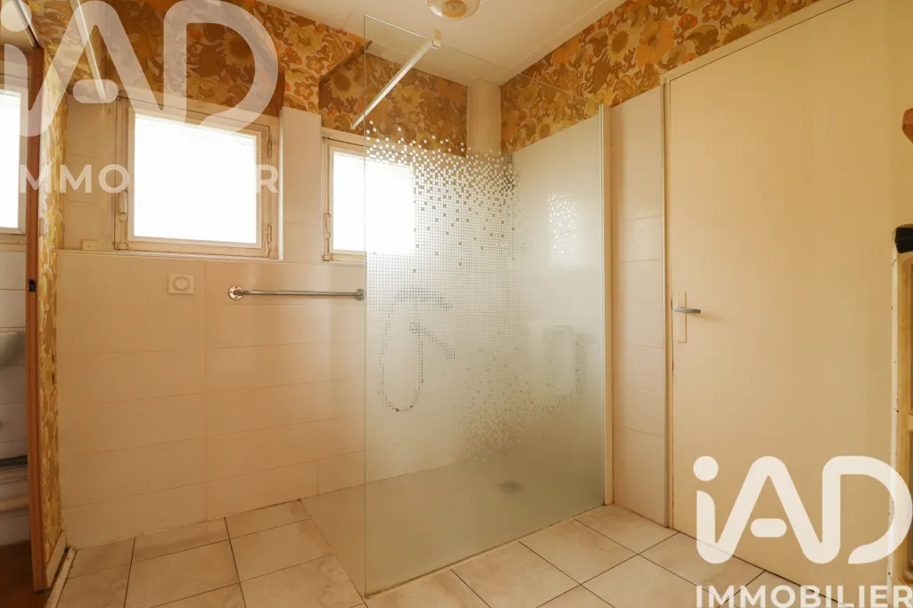 Salles de bain - Maison à Rénover avec Balcon à Panazol