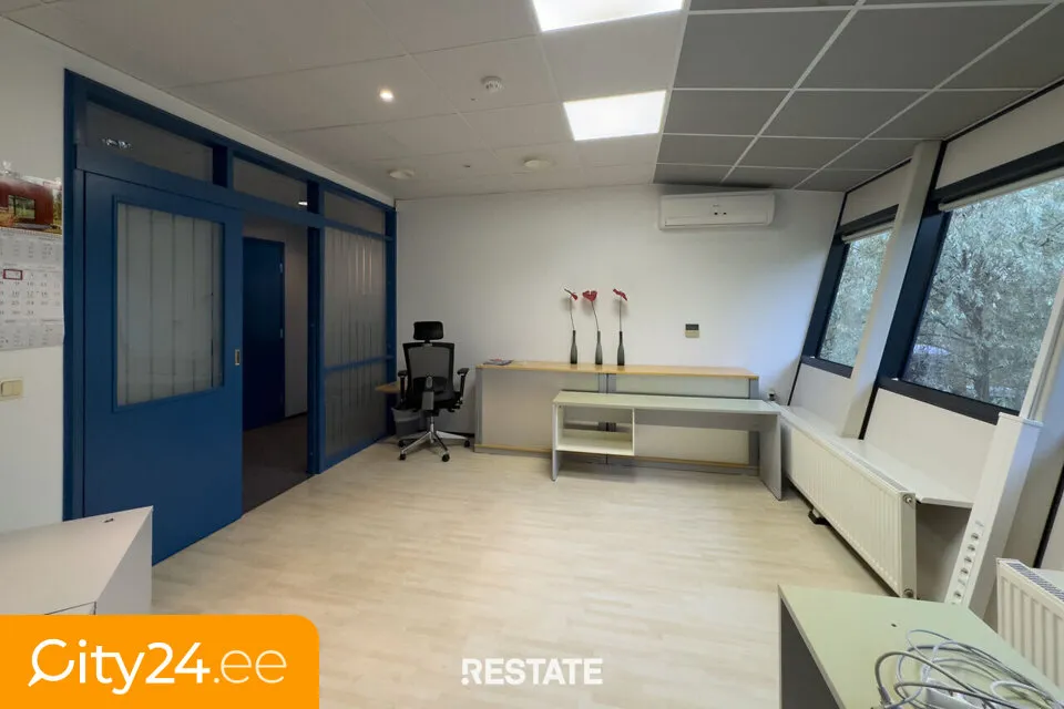 Kabinet - Commercial Property with Garage in Peetri