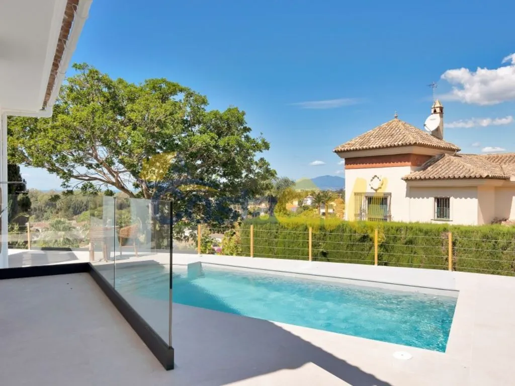 Piscine - Luxury Villa with Pool in Elviria, Marbella