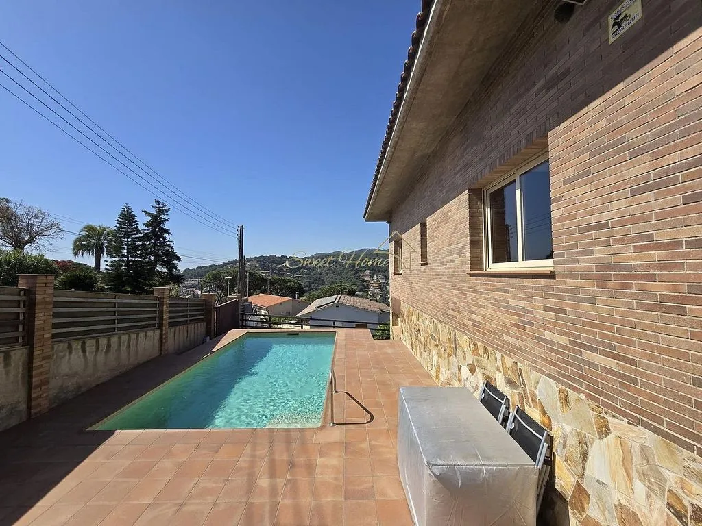 Bassein - Luxury House with Pool in Cabrils, Catalonia