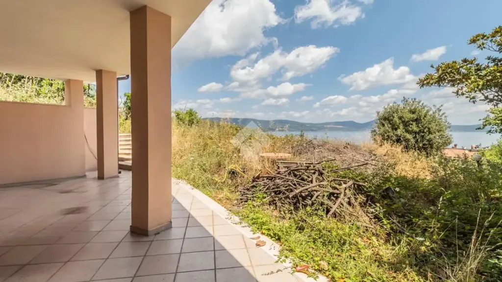 Terrace - Villa with Lake View in Bracciano