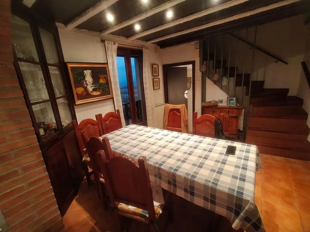 Söögituba - Sunny Terraced House with Views in Cubells