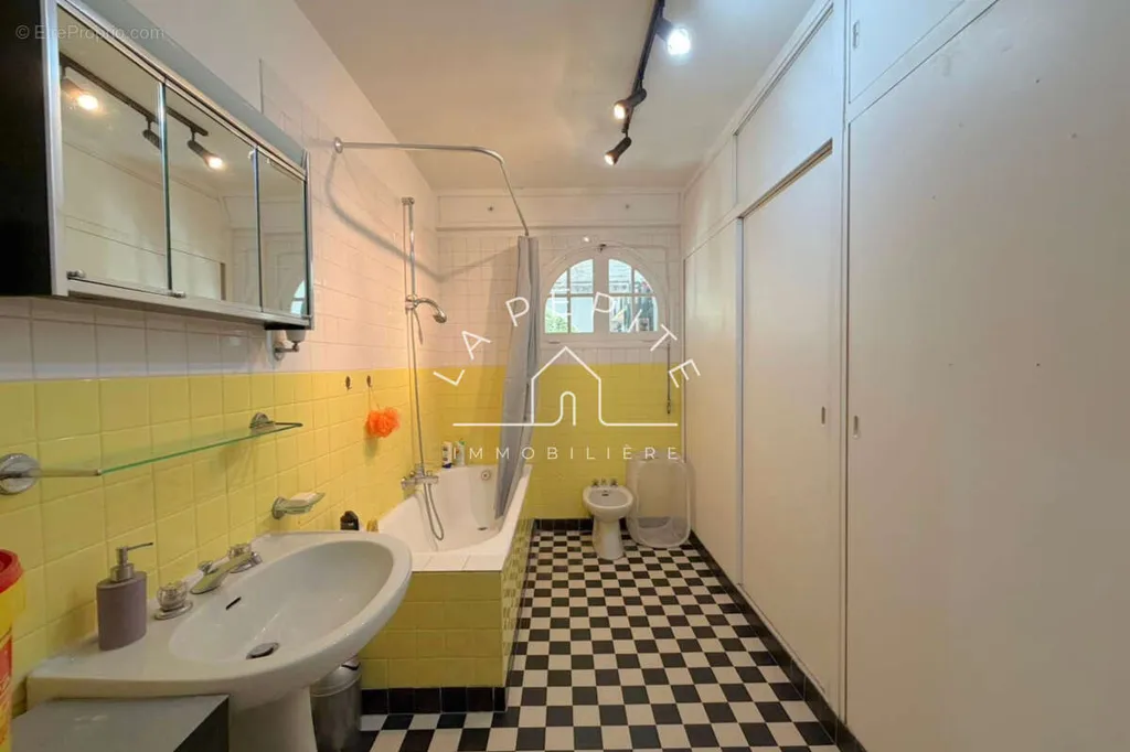 Vannitoad - Charming Provençal House with Sea View in Spéracèdes