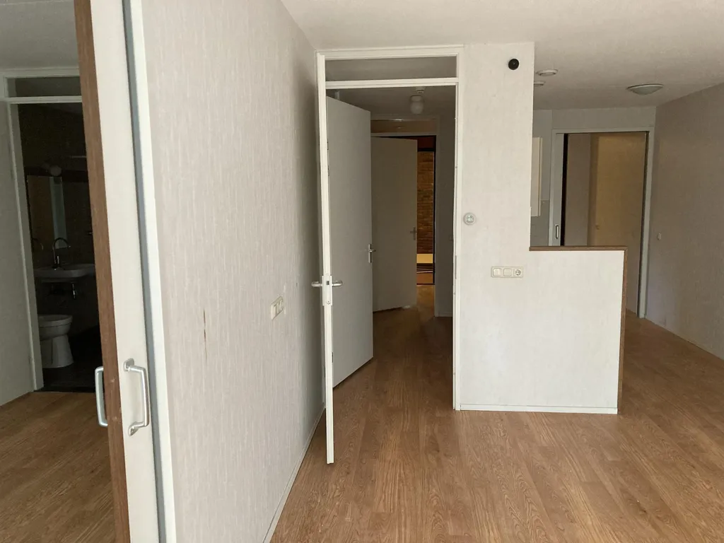 Esik - 3-Bedroom Portiekflat in Sperwerlaan