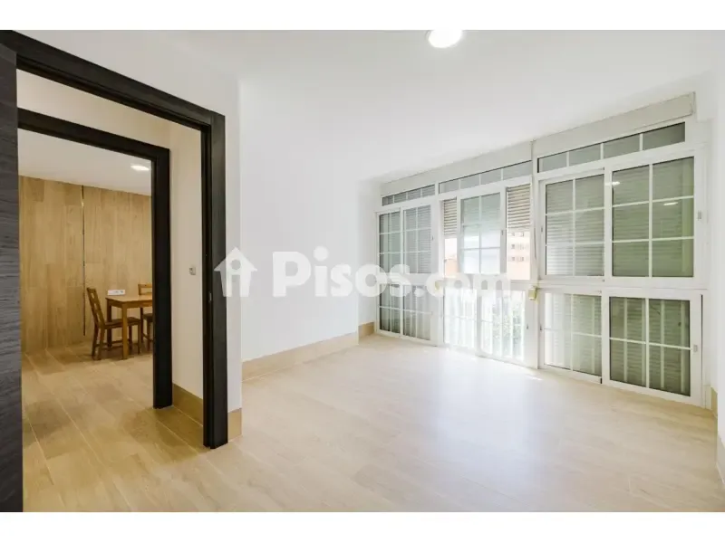Séjour - Contemporary Flat with Interior Orientation in Paseo de los Tilos