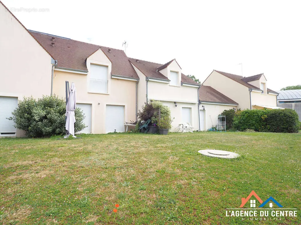 Aed - Mixed-Use Property with Garden in Guitrancourt