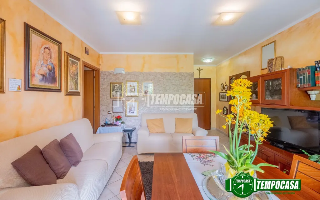 Elutuba - Spacious Quadrilocale with Terrace in Corbetta Centre