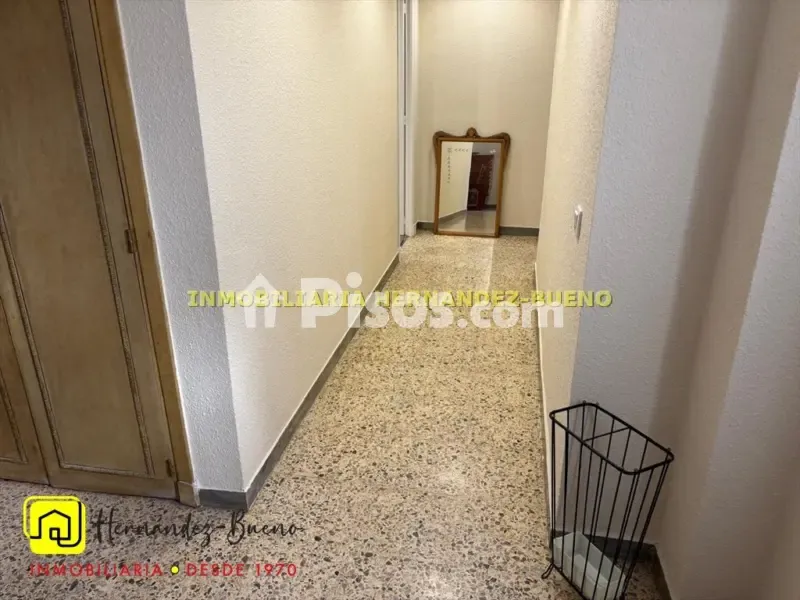 Esik - Student-Friendly Flat with Balcony in Semicentro