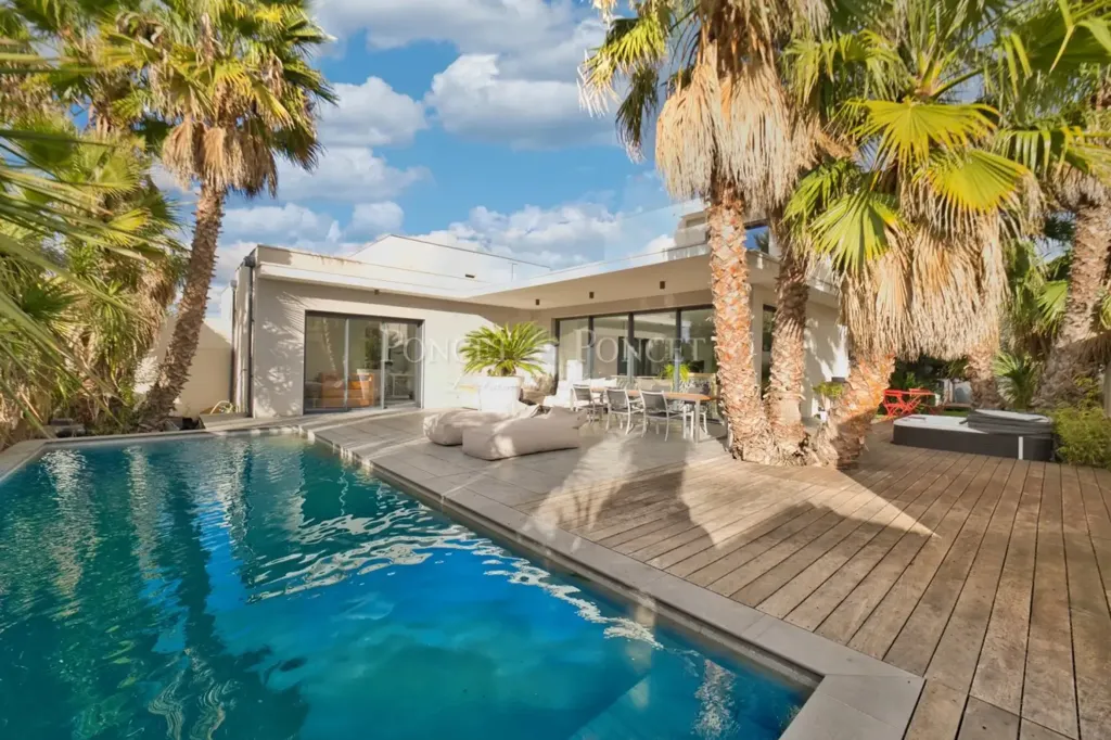 Piscine - Villa Contemporaine avec Piscine à Lattes