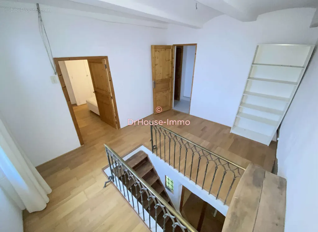 Pièces - Maison de Village en Pierre avec Balcon à Mirabel