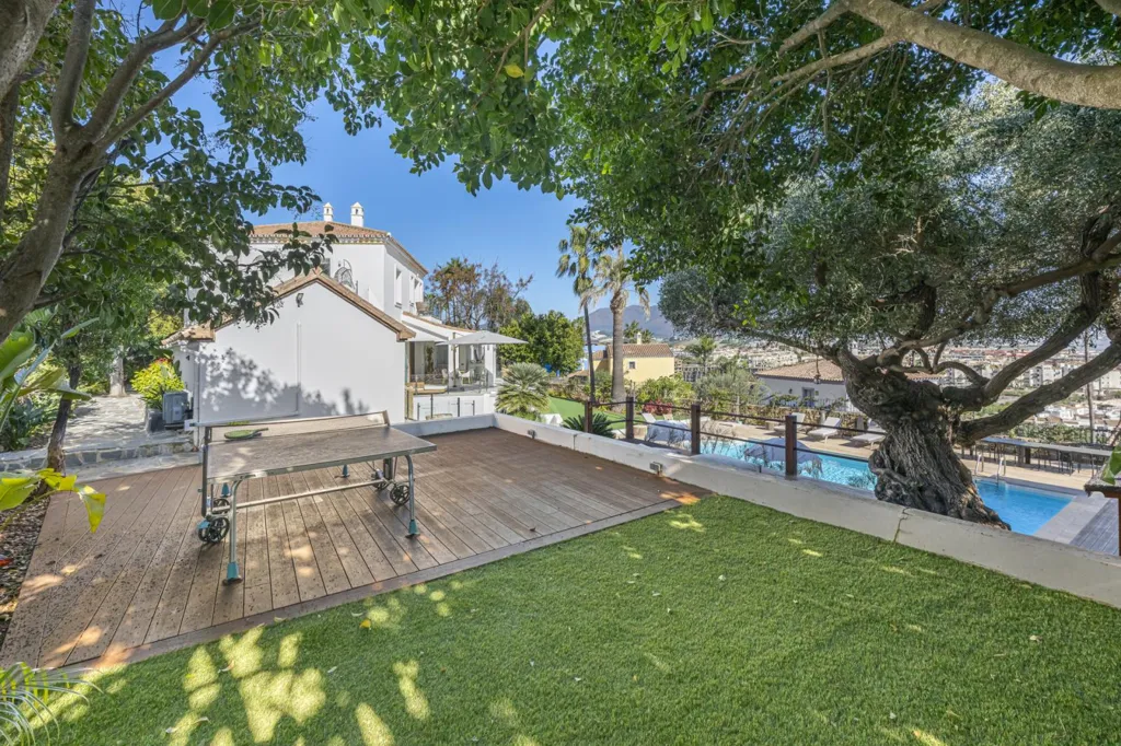 Jardin - Refurbished Villa with Sea Views in La Duquesa