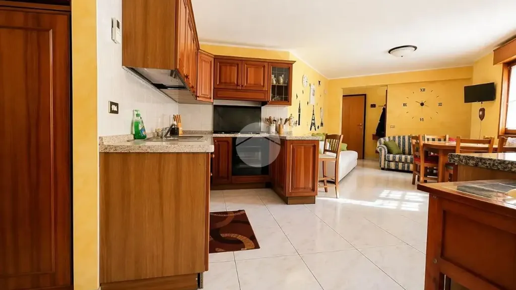 Cuisine - Three-Bedroom Apartment with Balcony in Settimo