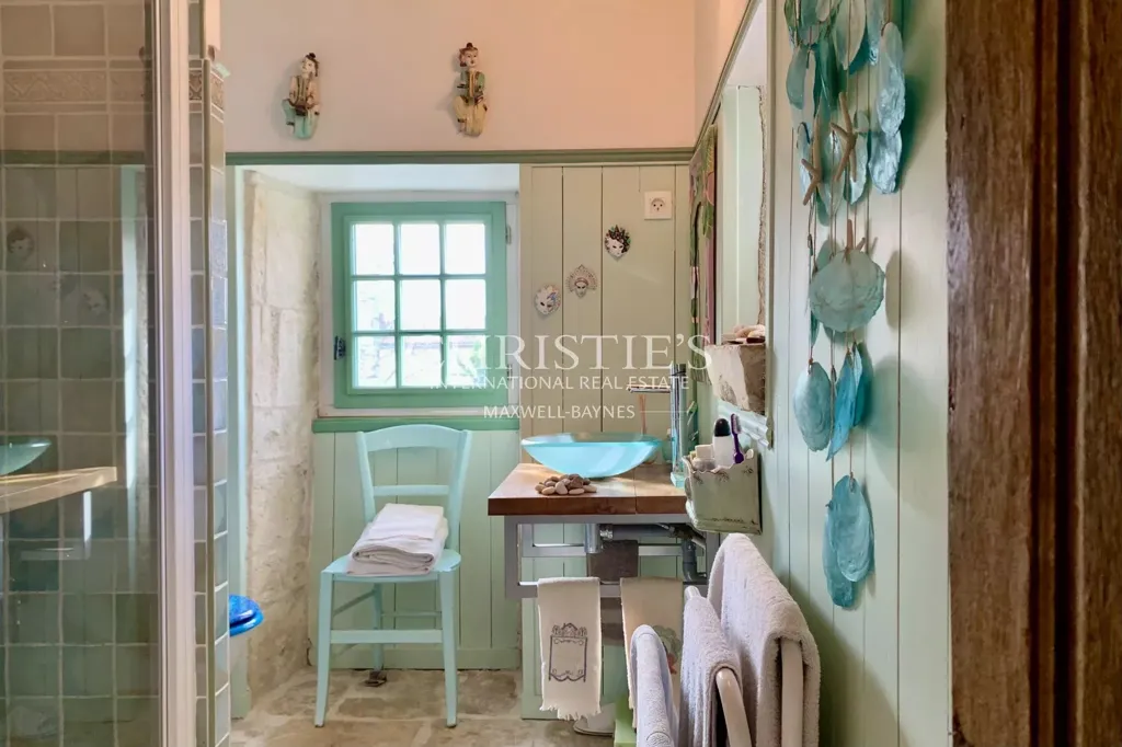 Bagni - Historic Manor with Courtyard in Tusson, Charente