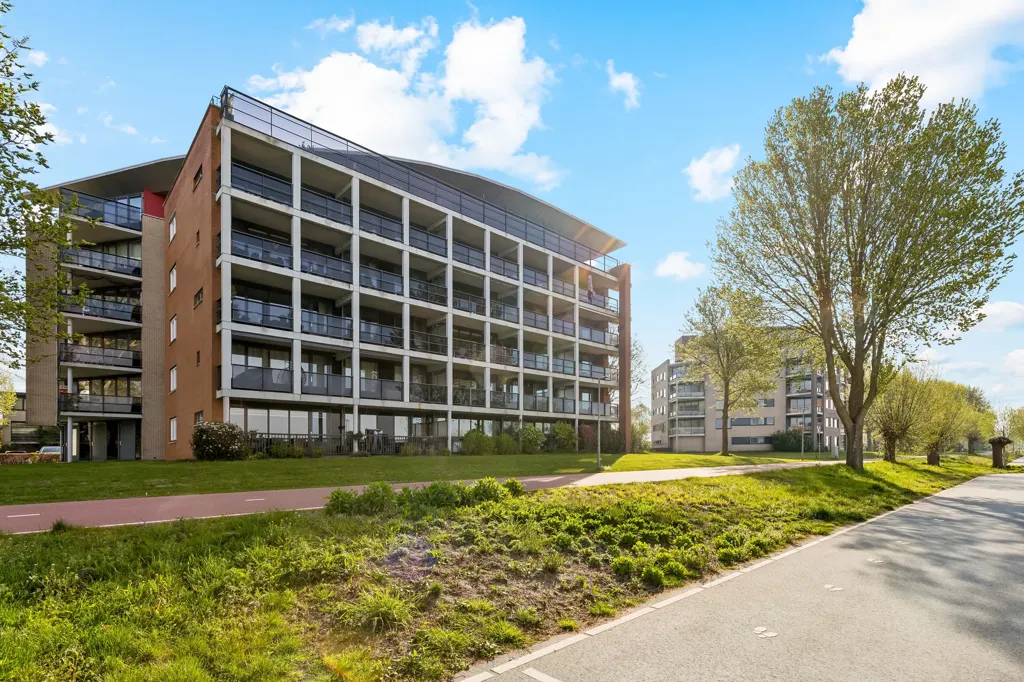 Välivaade - Corner Gallery Flat with Balcony in Filmwijk
